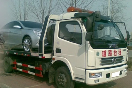 桂南高速24小时拖车电话道路救援-送汽油电话热线-汽车紧急救援很贵